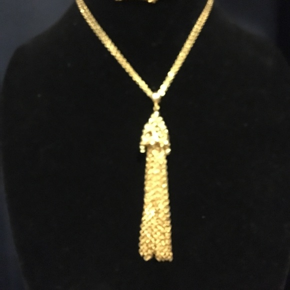 Vintage from late 60s early 70s Monet tassel necklace gold tone/new condition28” - Picture 4 of 14
